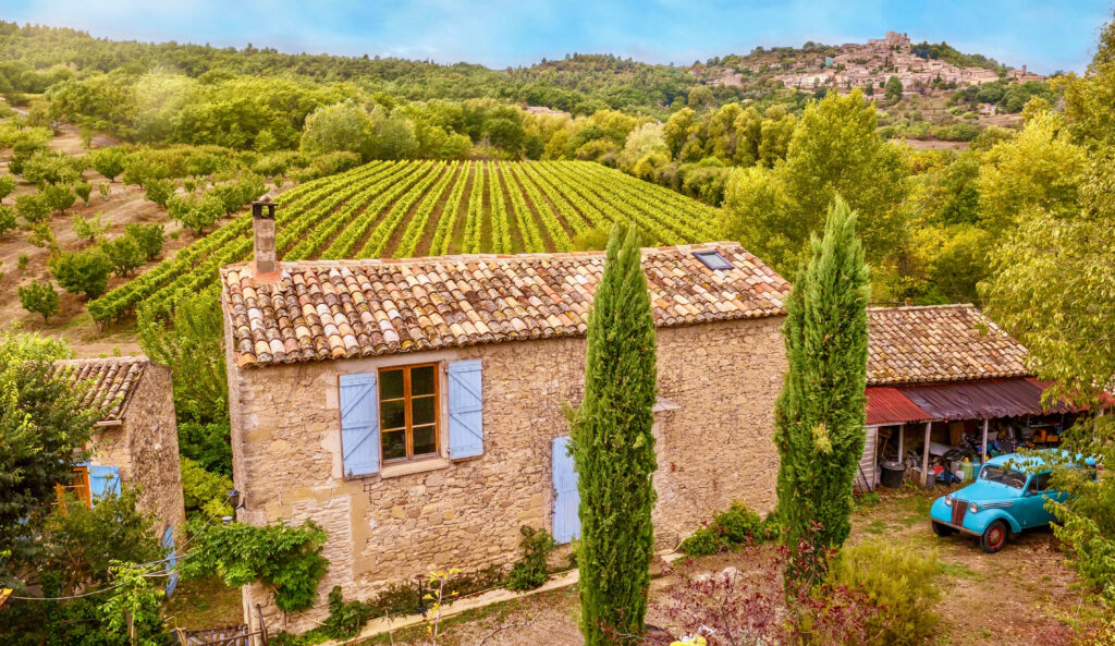 House in Provence via Shutterstock.